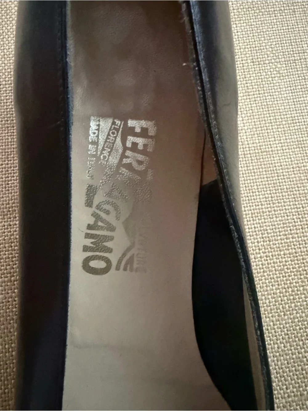 Salvatore Ferragamo Navy Leather Vara Bow Pumps Women’s Size 9 4A Narrow - Picture 7 of 8